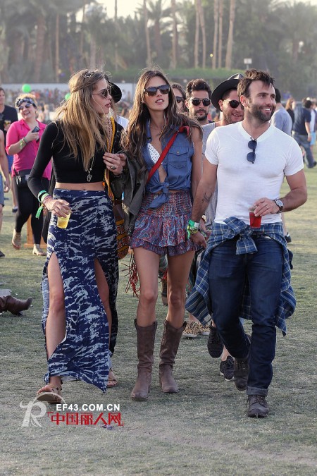 2013年柯契拉音乐节街拍 看音乐达人们的时尚观