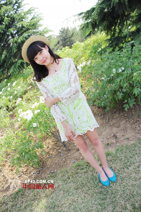 对“恨天高”说不 穿出五一出游最舒适装扮