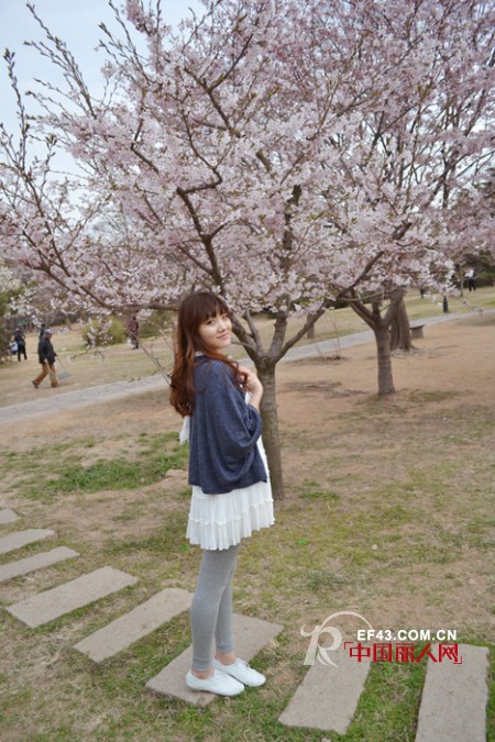 对“恨天高”说不 穿出五一出游最舒适装扮