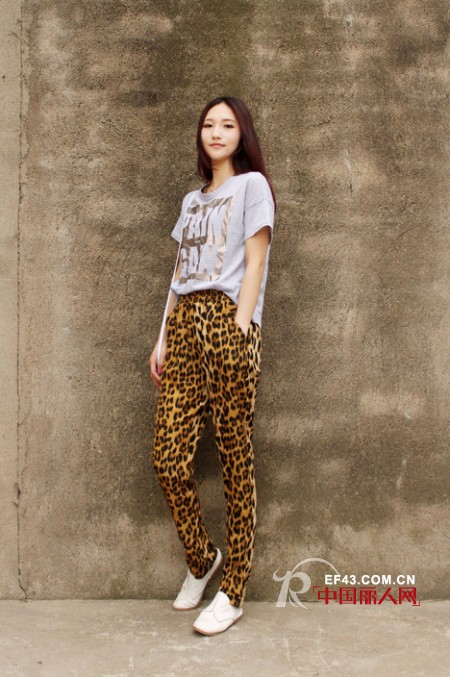 对“恨天高”说不 穿出五一出游最舒适装扮