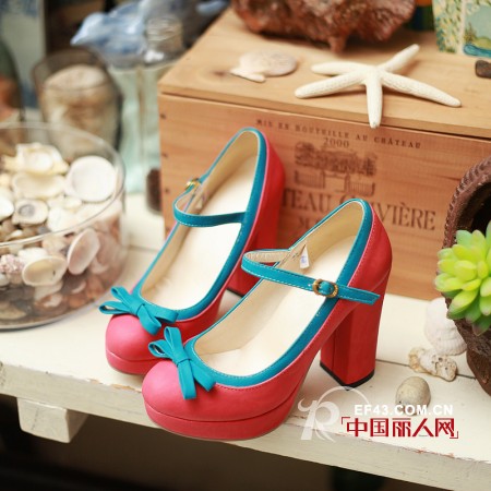 抢眼“粗跟鞋” 穿出你的范