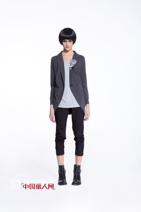 休闲西装风驰骋职场 水淼女装教你简约大气Icon