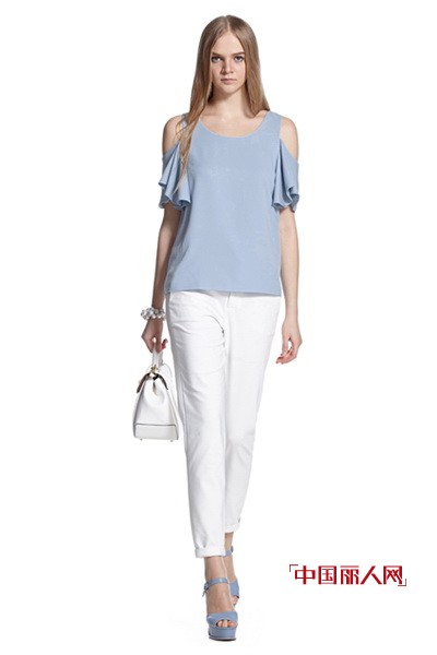 Ochirly紧随时尚潮流 柔美荷叶边讲述浪漫故事