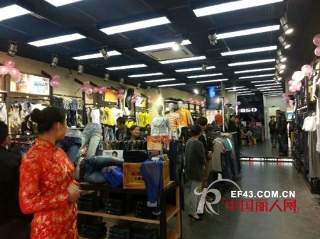 热烈庆祝小魔怪牛仔江西南昌上海路旗舰店隆重开业