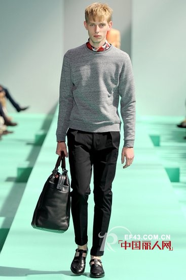 户外骑行or草地野餐五一出游型男怎么穿