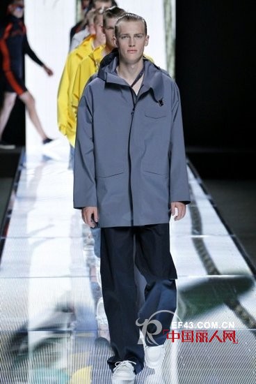 户外骑行or草地野餐五一出游型男怎么穿