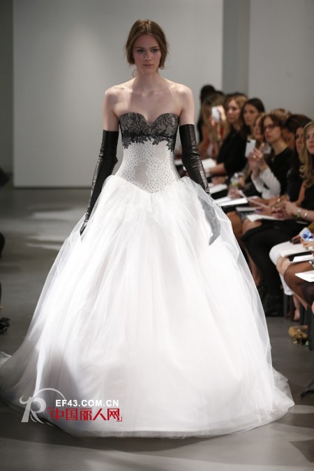 Vera Wang2014春季婚纱系列的发布会 演绎黑白风