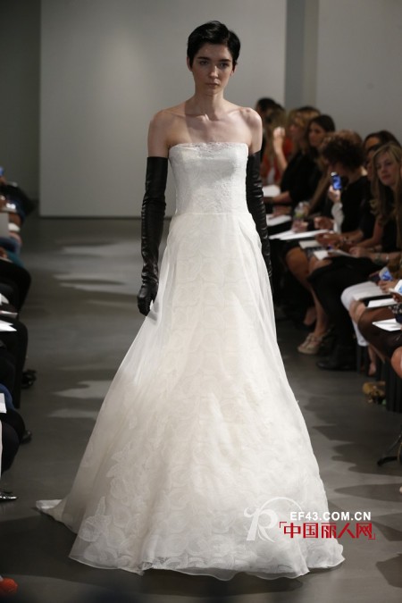 Vera Wang2014春季婚纱系列的发布会 演绎黑白风