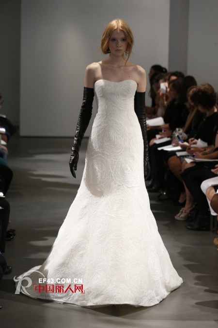 Vera Wang2014春季婚纱系列的发布会 演绎黑白风