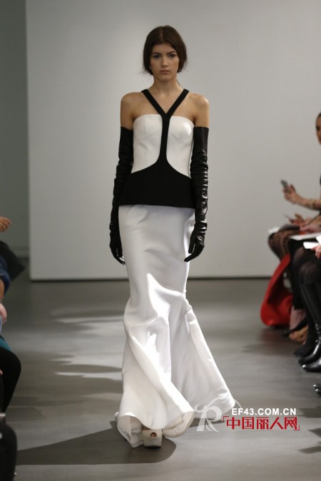 Vera Wang2014春季婚纱系列的发布会 演绎黑白风