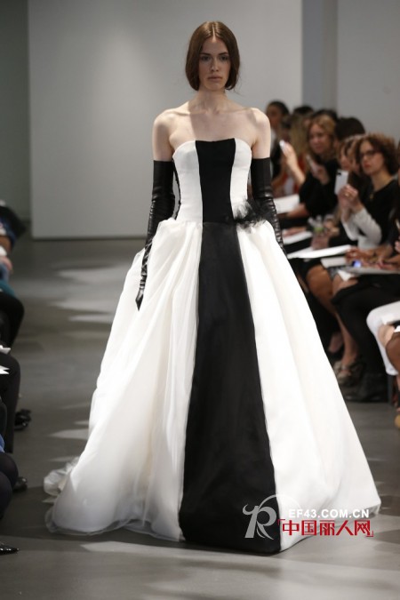 Vera Wang2014春季婚纱系列的发布会 演绎黑白风