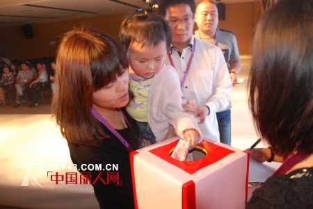 祈福雅安 WISEMI童装携爱同行