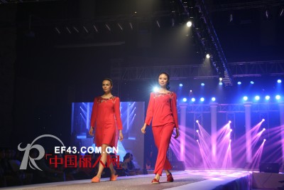 秋鹿牵手世界超级小姐演绎家居服美丽“馨”世界