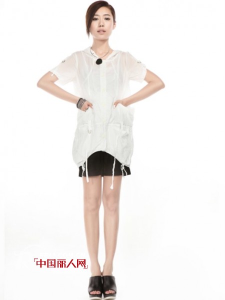 女人你最大 La Pargay教你黑白穿出春夏律动感