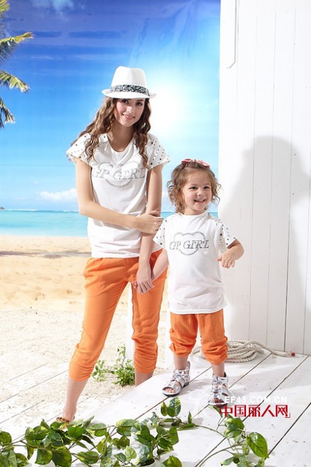 上流家族亲子装  为你和孩子架起一座沟通的桥梁