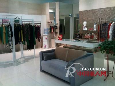 奕色女装府谷兴茂国际商场隆重开业