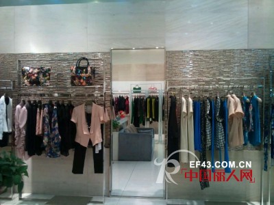 奕色女装府谷兴茂国际商场隆重开业