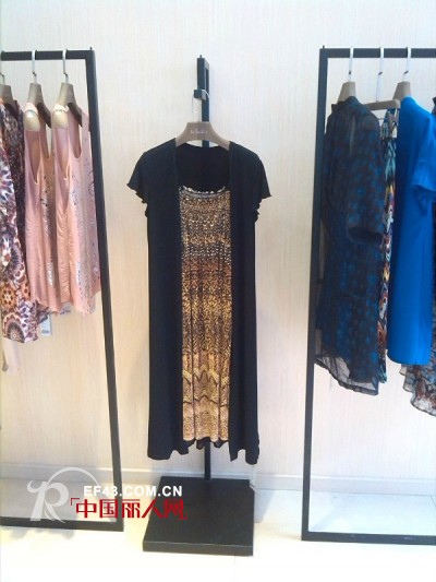 恭贺奕色女装佛山龙江店火热开业