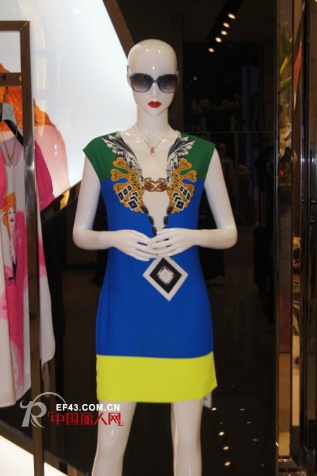 嘉彩女装旗舰店开业既深圳分公司揭牌