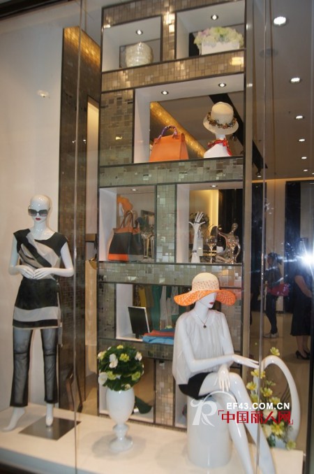 嘉彩女装旗舰店开业既深圳分公司揭牌