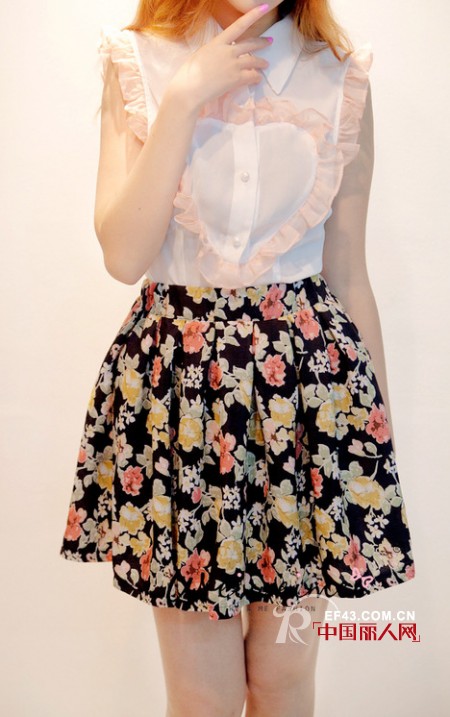 眼花缭乱的碎花小短裙撩动这一夏