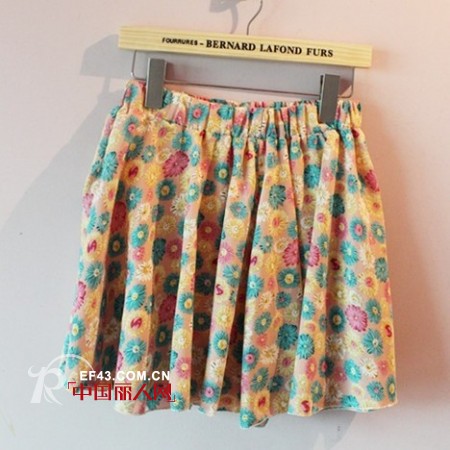 眼花缭乱的碎花小短裙撩动这一夏