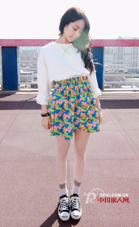 眼花缭乱的碎花小短裙撩动这一夏