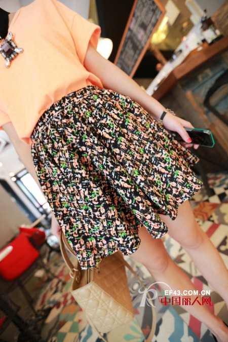 眼花缭乱的碎花小短裙撩动这一夏