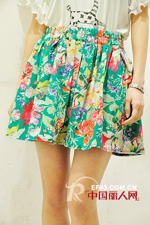 眼花缭乱的碎花小短裙撩动这一夏