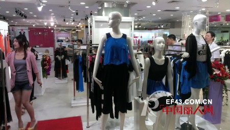 热烈庆贺PPGIRL-Jun女装品牌长安天虹店五一隆重开业