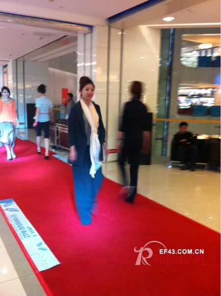 莫名女装精彩走秀助力哈尔滨麦凯乐专卖店开业