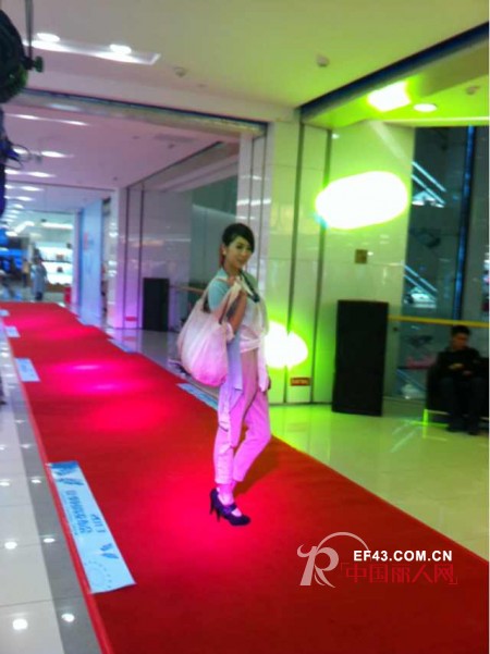 莫名女装精彩走秀助力哈尔滨麦凯乐专卖店开业