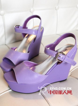 女人最爱的依旧是高跟鞋