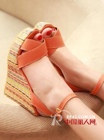 厚底鞋不再尴尬 也要翻身做主流