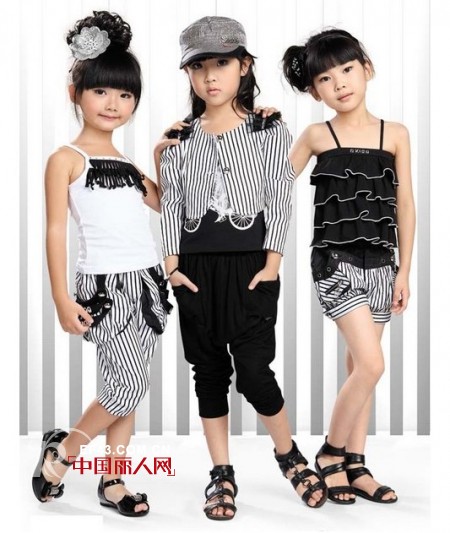 热烈祝贺OK100童装安徽潜山专卖店隆重开业