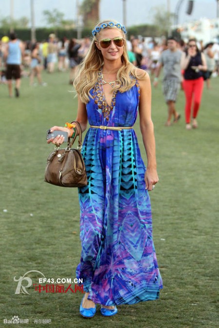 斑斓印花穿上身 和衣间花朵比比谁更美