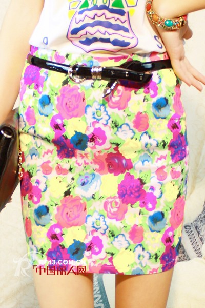 包臀半身裙 尽显抚媚性感