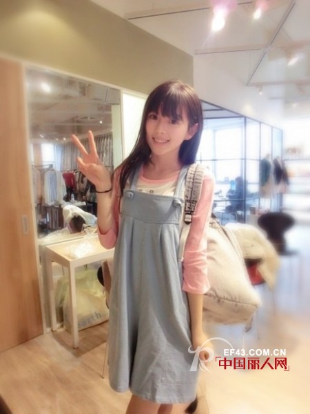 俏皮背带装 将甜美进行到底