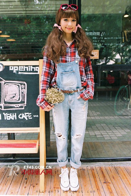 俏皮背带装 将甜美进行到底