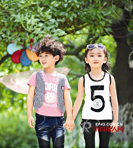 俄梅戛品牌童装  让孩子们在稚气中散发青春魅力