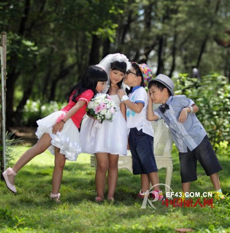 “童话故事”品牌童装2013春夏新品画册