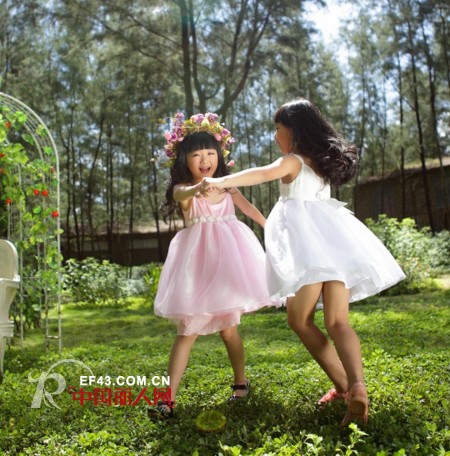 “童话故事”品牌童装2013春夏新品画册