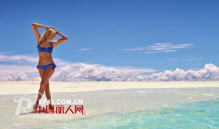 澳洲名模杰西卡·哈特(Jessica Hart)演绎Calzedonia夏季新品