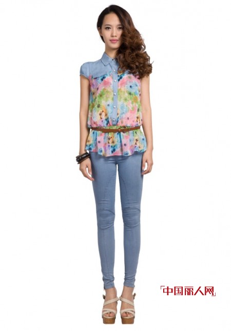 雪凡妮新款女装:五彩鲜花缤纷一夏