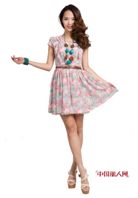 雪凡妮新款女装:五彩鲜花缤纷一夏