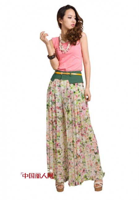 雪凡妮新款女装:五彩鲜花缤纷一夏