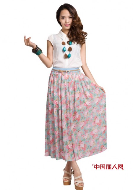 雪凡妮新款女装:五彩鲜花缤纷一夏