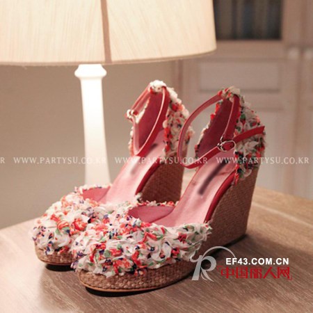 潮流坡跟鞋 绝对值得拥有