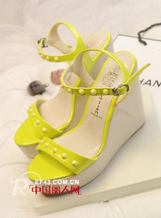 潮流坡跟鞋 绝对值得拥有