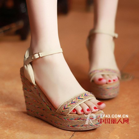 潮流坡跟鞋 绝对值得拥有